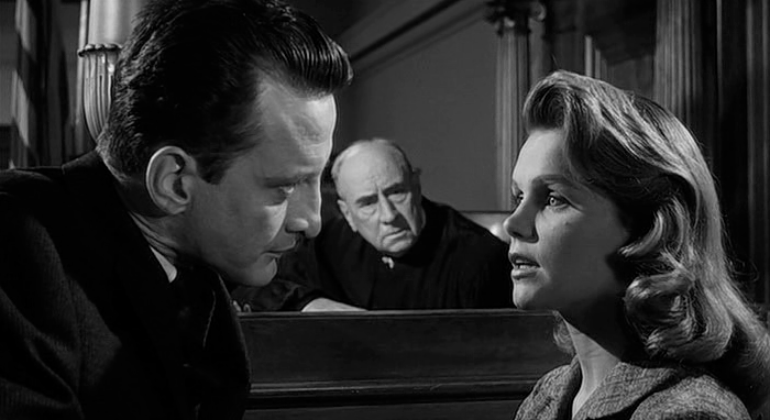 George C. Scott interroga Lee Remick davanti al giudice Joseph N. Welch in Anatomia di un omicidio