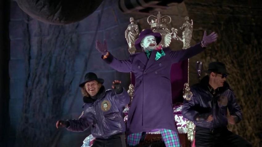 Joker guida la parata di Gotham in Batman (1989).