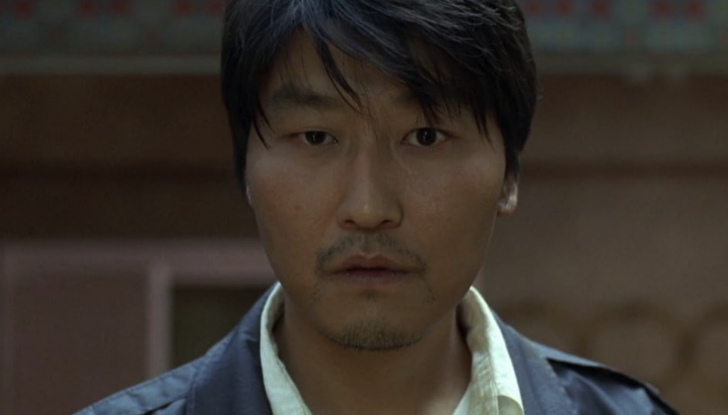 Song Kang-ho nei panni di Park Dong-jin in Mr. Vendetta (2002).