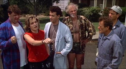 Scena del film L’erba del vicino (1989) – Art, Ricky, Ray e Rumsfield insieme a due netturbini.